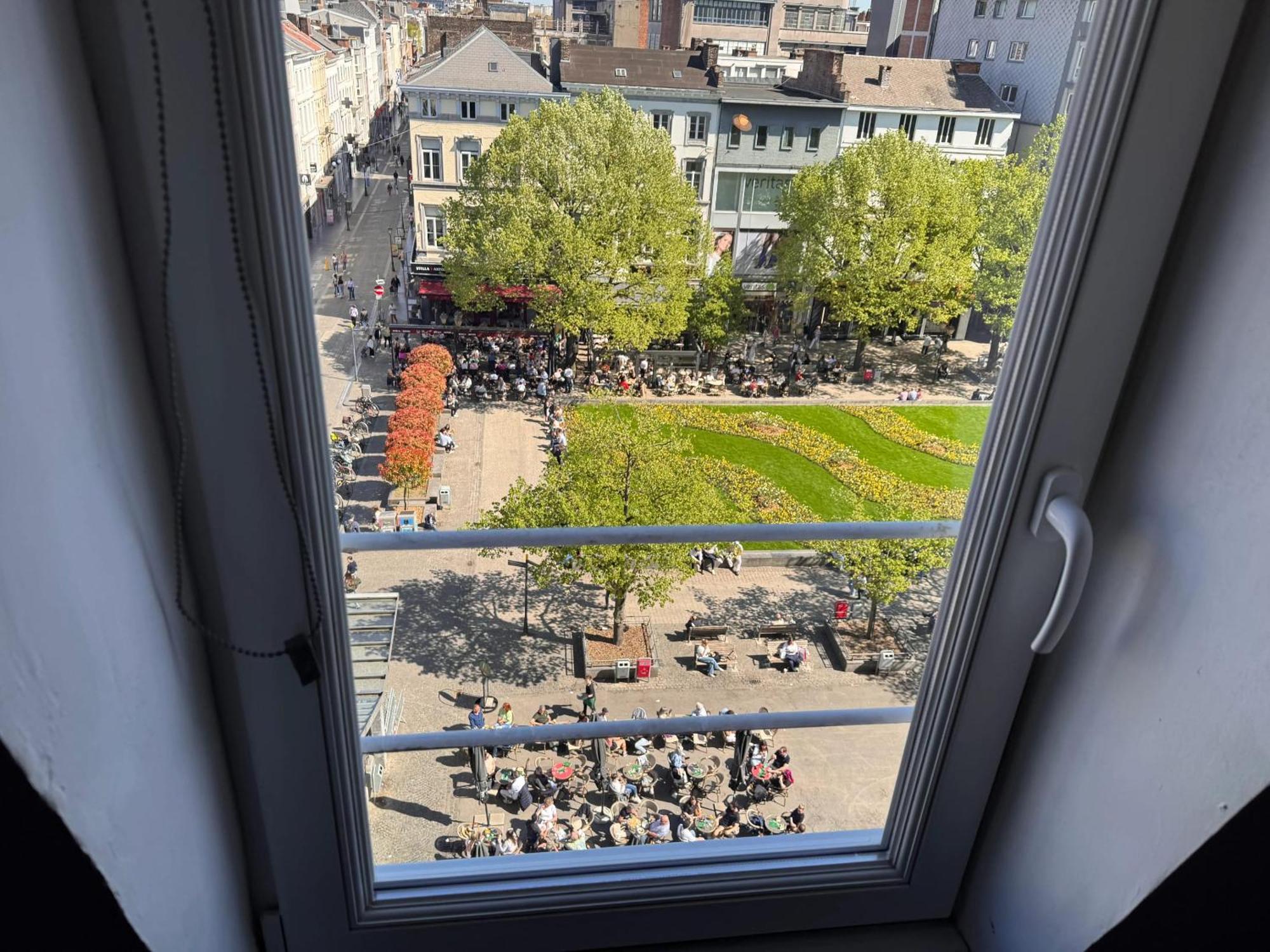 Charming In Centre With Parking Included Apartment *